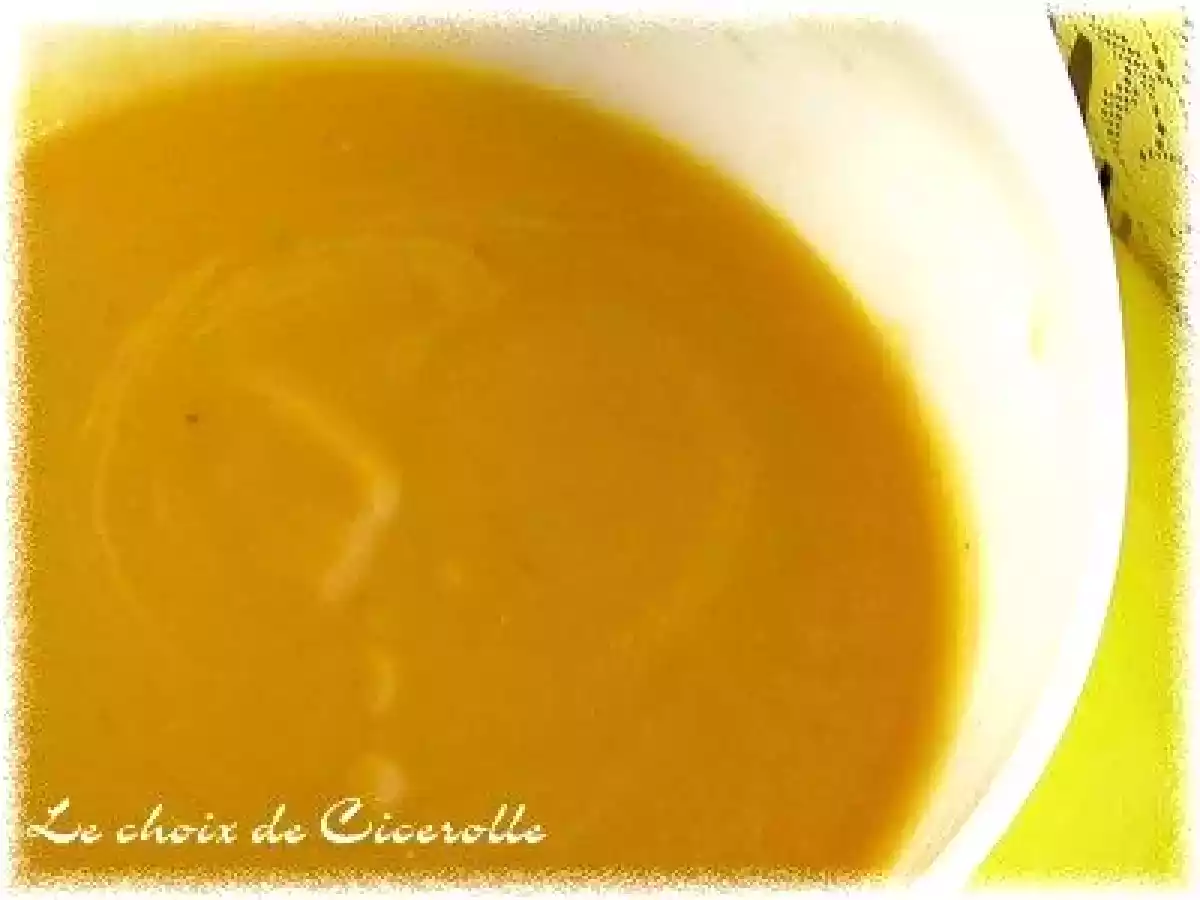 Velouté de carotte, oignon frais et curcuma