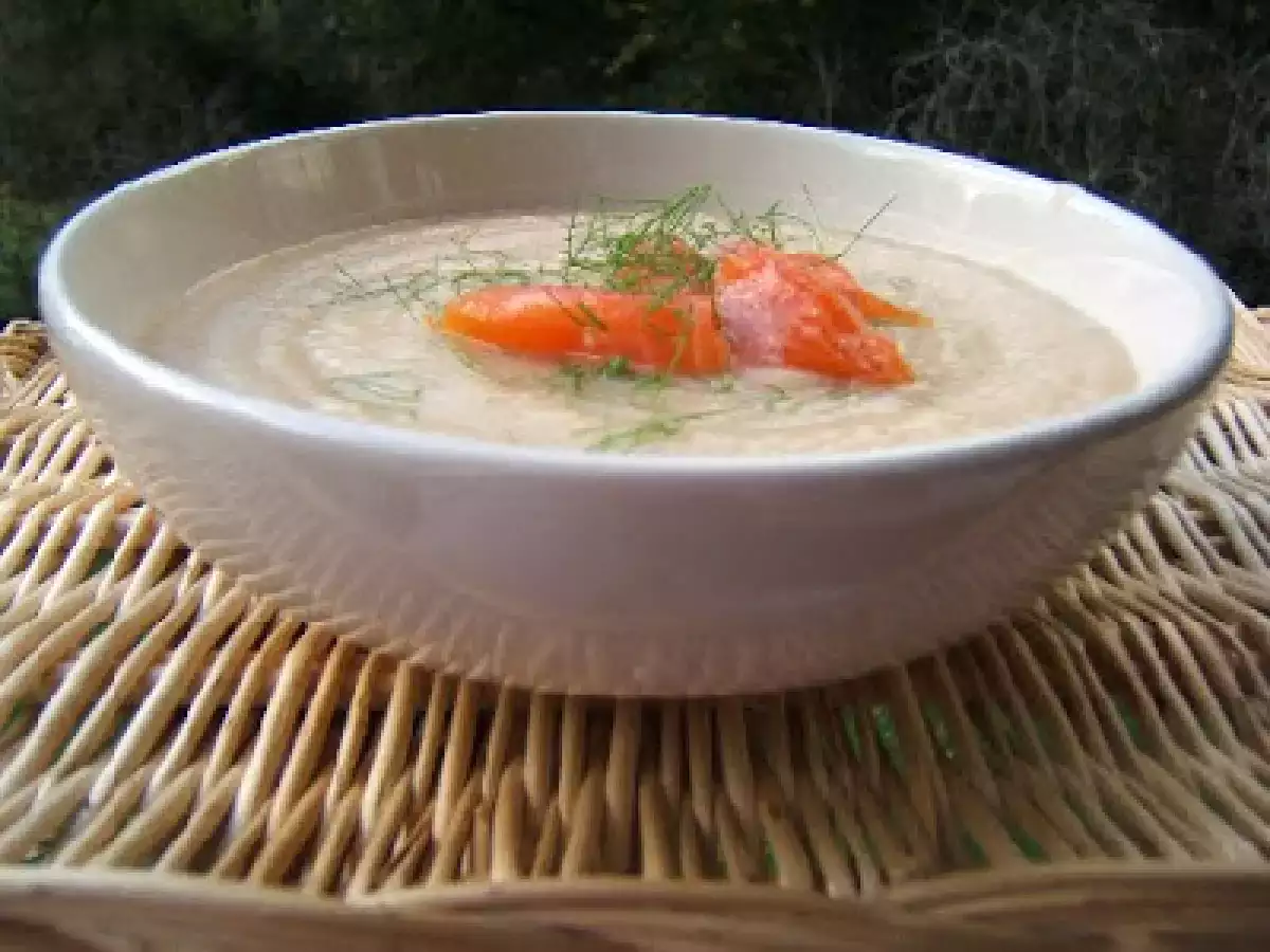 Velouté de céleri-rave aux châtaignes saumon fûmé et aneth