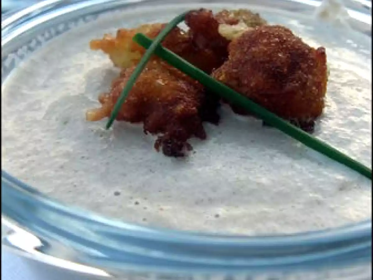 Velouté de champignons aux ravioles.