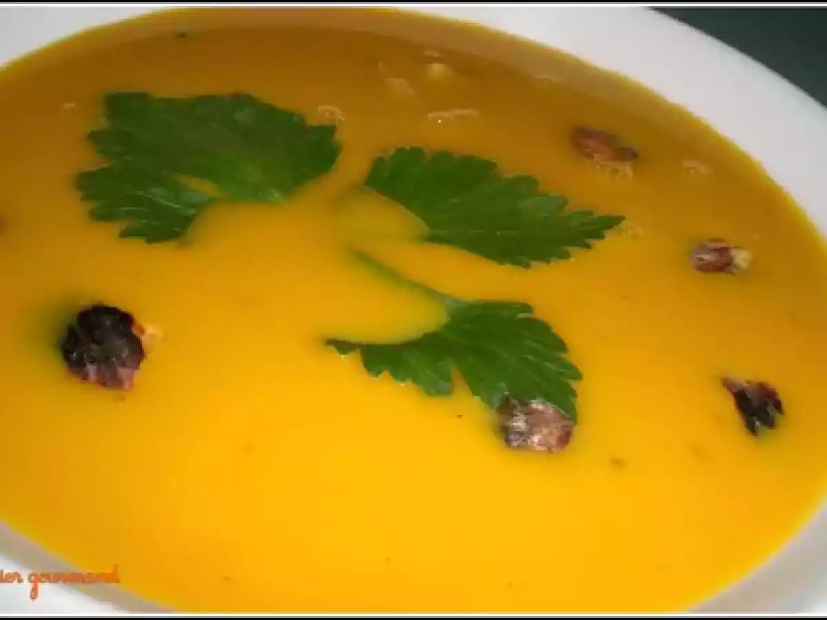 Velouté de Châtaignes et potimarron, éclats de châtaignes grillées
