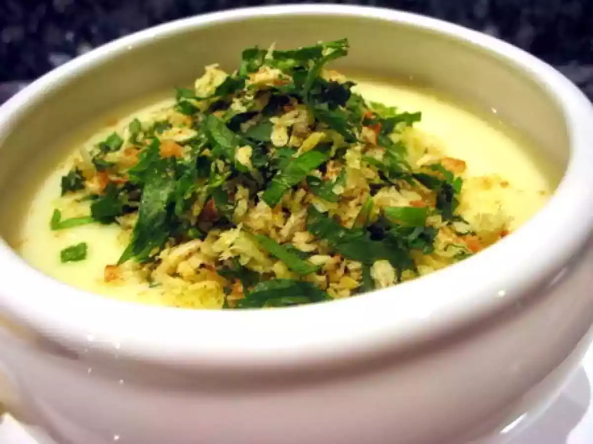 Velouté de chou-fleur et crumble à la brioche