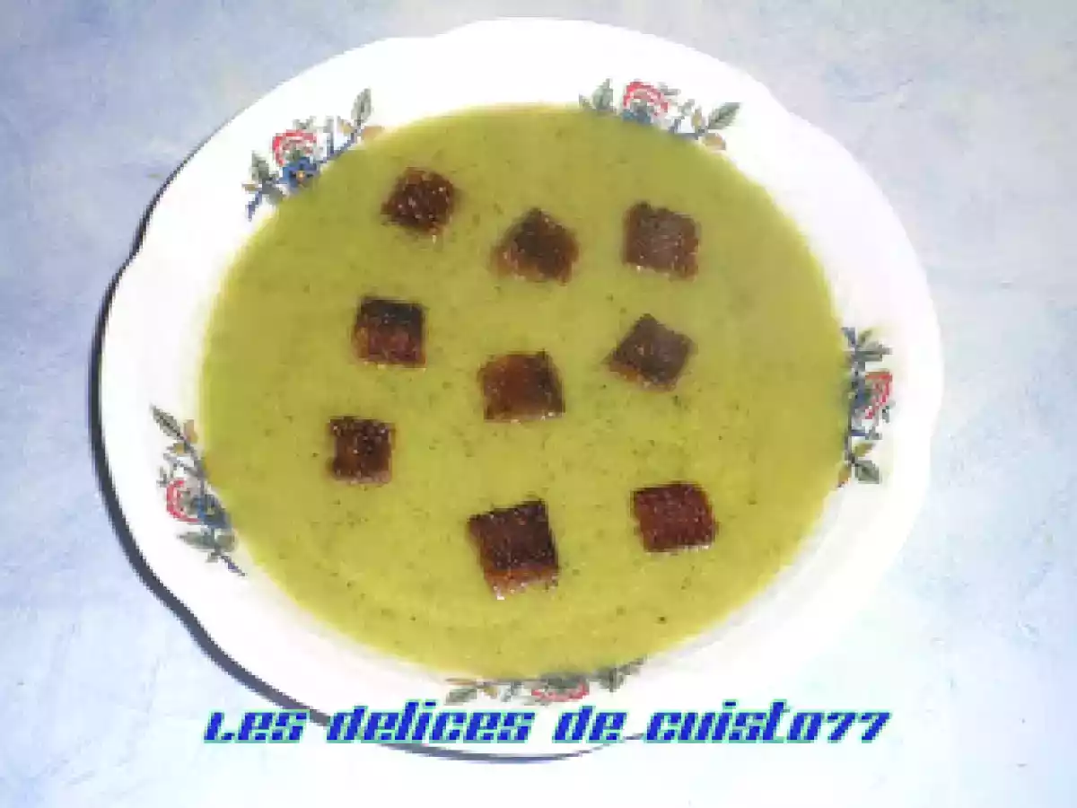 Vélouté de Courgette curry et crouton de pain d'épices