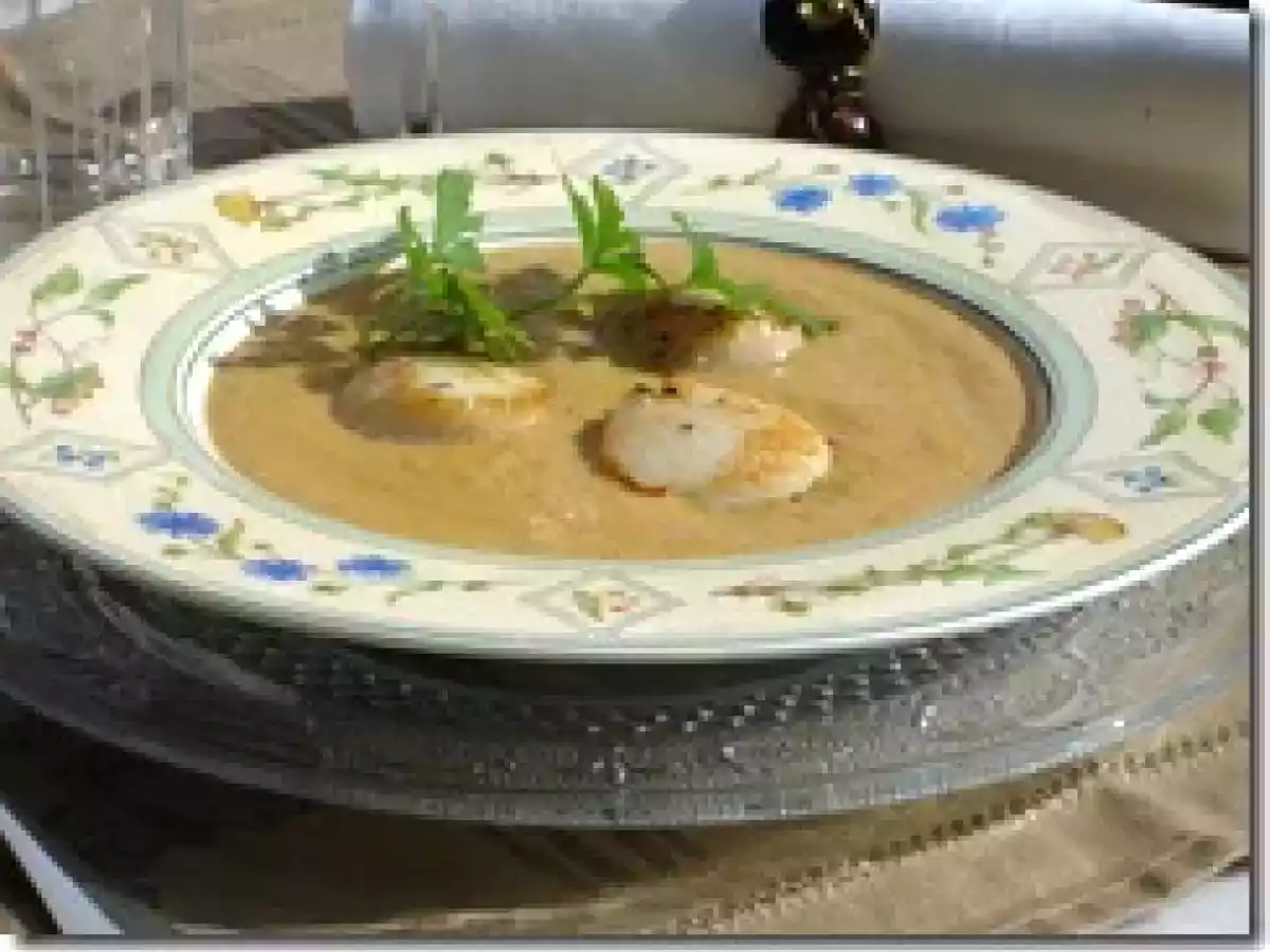 Velouté de Moules aux Noix de Saint Jacques