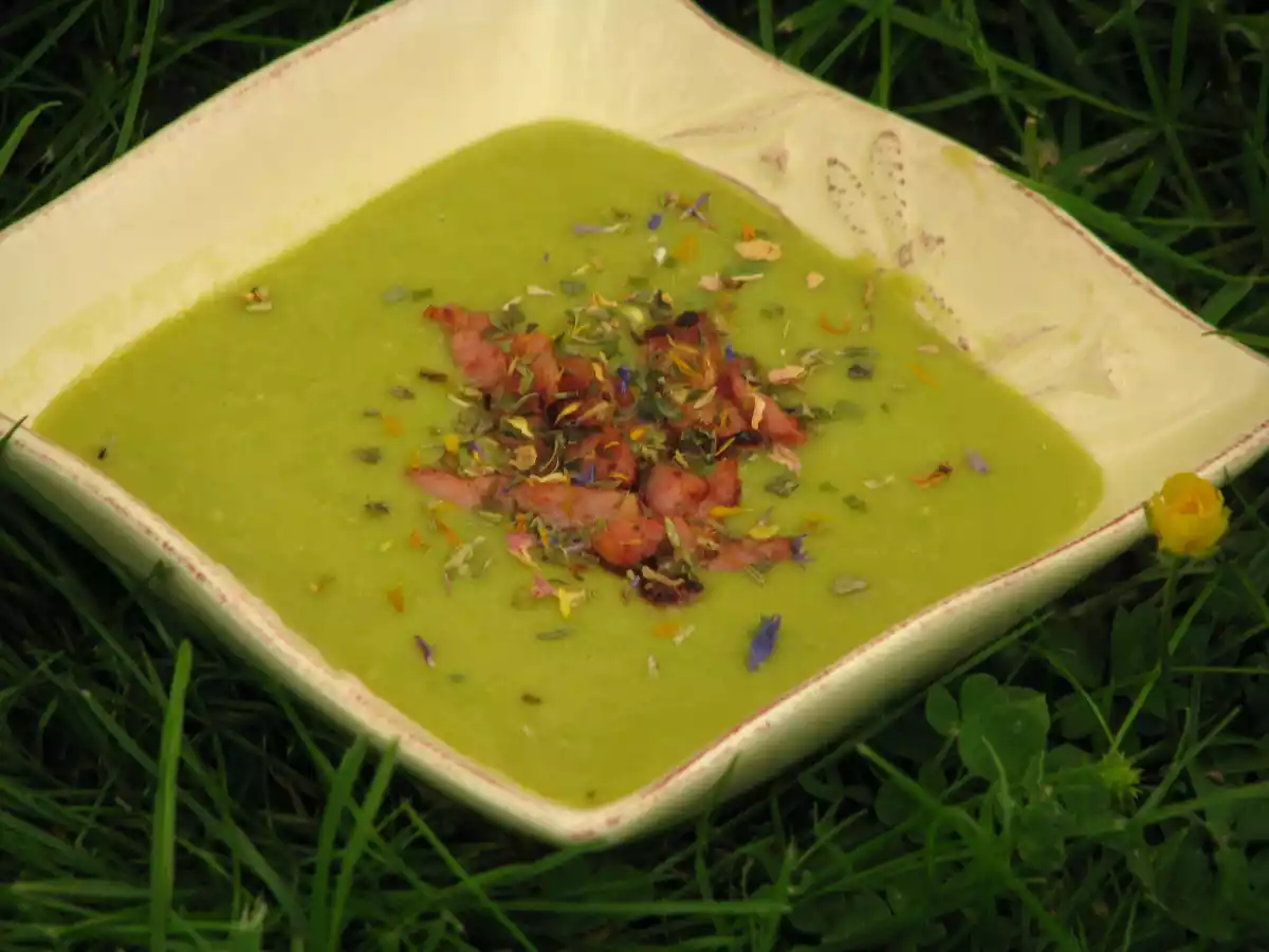 Velouté de petit pois aux lardons