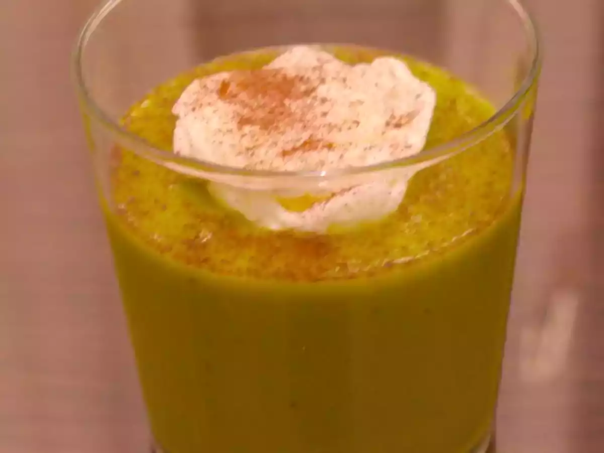 Velouté de petits pois glacé et son île flottante