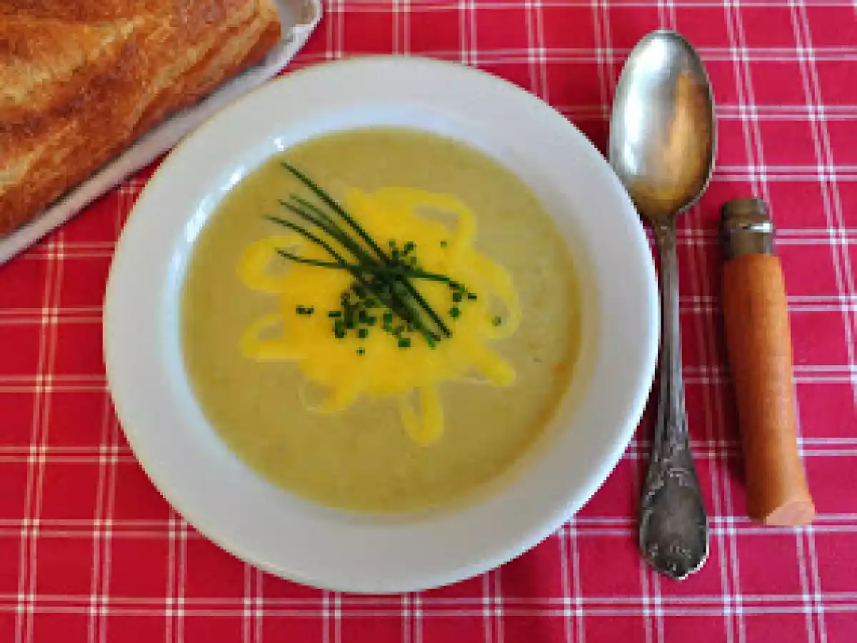 Velouté de poireaux au thym et son sabayon au fromage