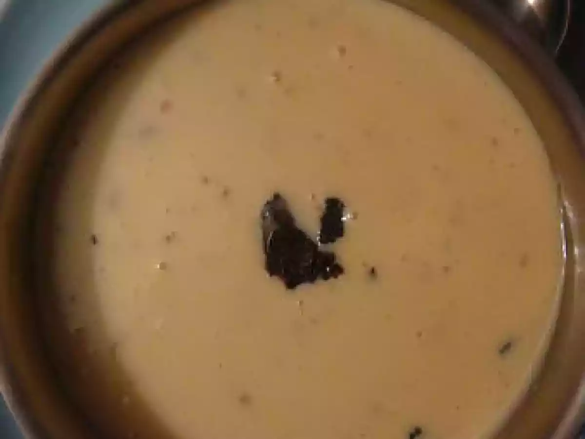 Velouté de pommes de terre aux truffes
