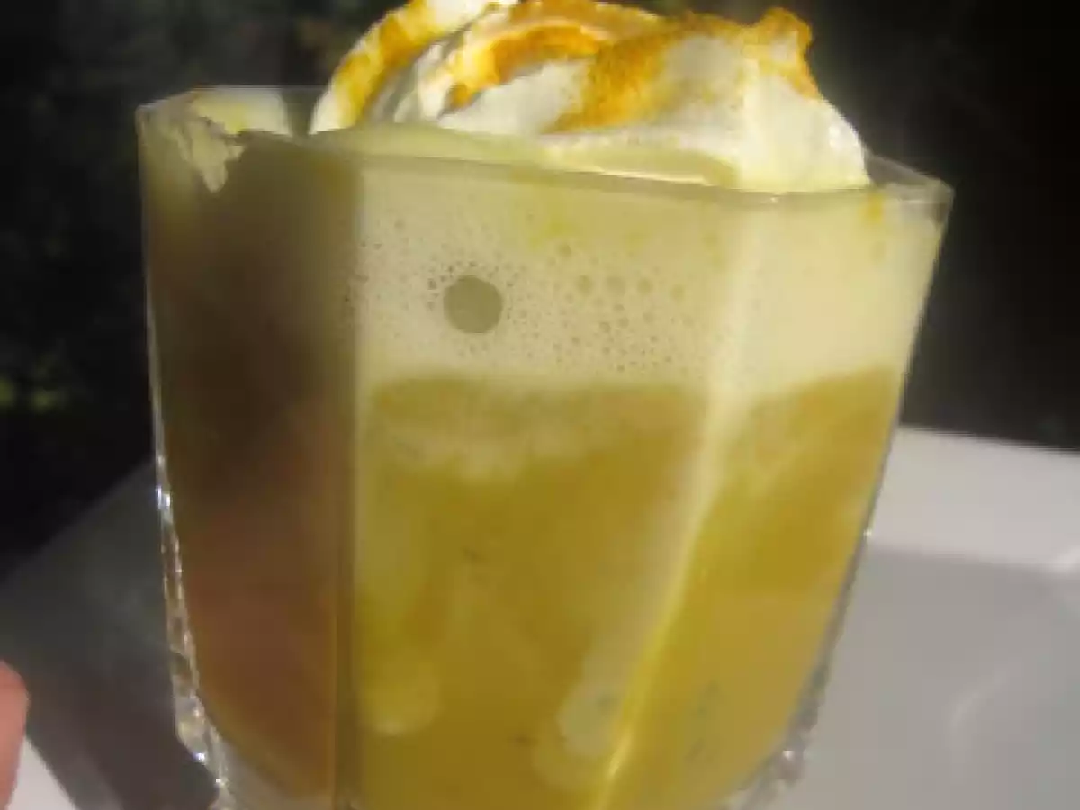 Velouté de potimarron aux cèpes, cappuccino et dés de foie gras