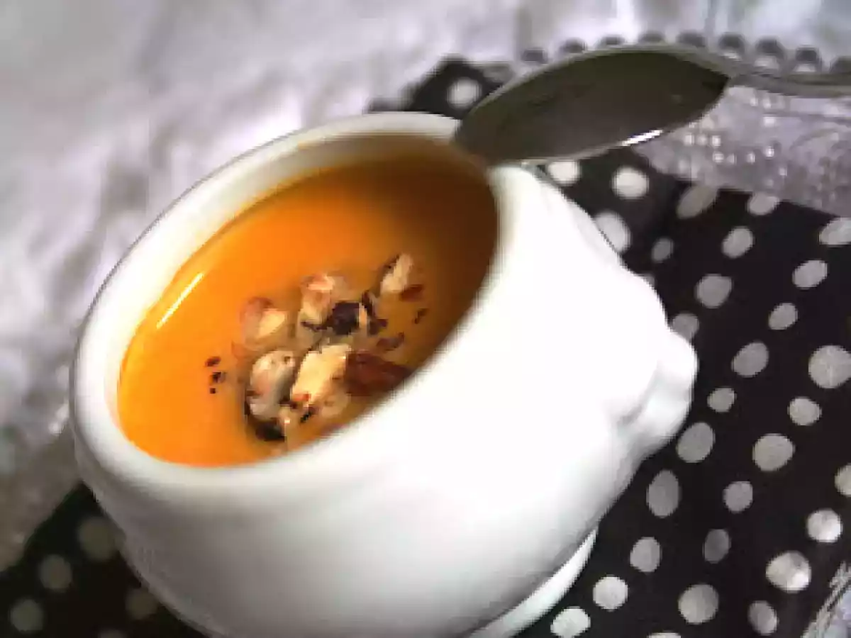 Velouté de potimarron aux noisettes grillées