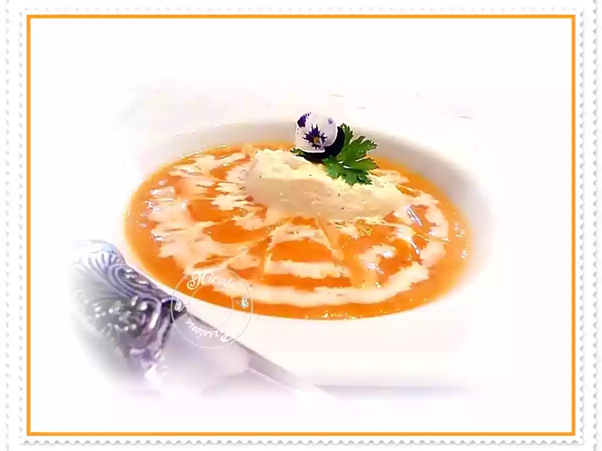 Velouté de potiron avec sa quenelle de mousse mascarpone au curry