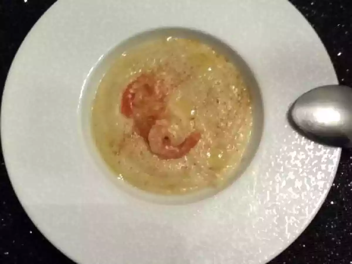 Velouté de topinambour au curry, crevettes poêlées