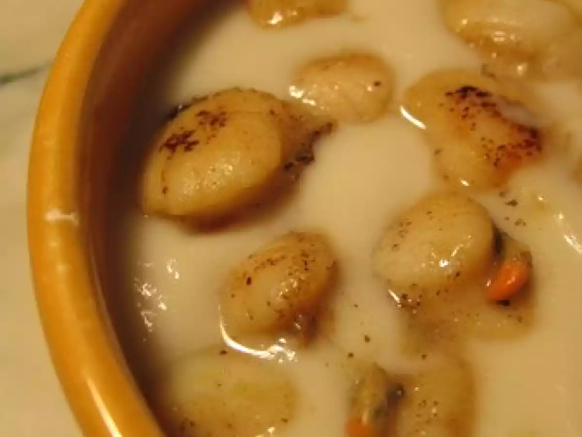 Velouté de topinambours aux noix de pétoncles