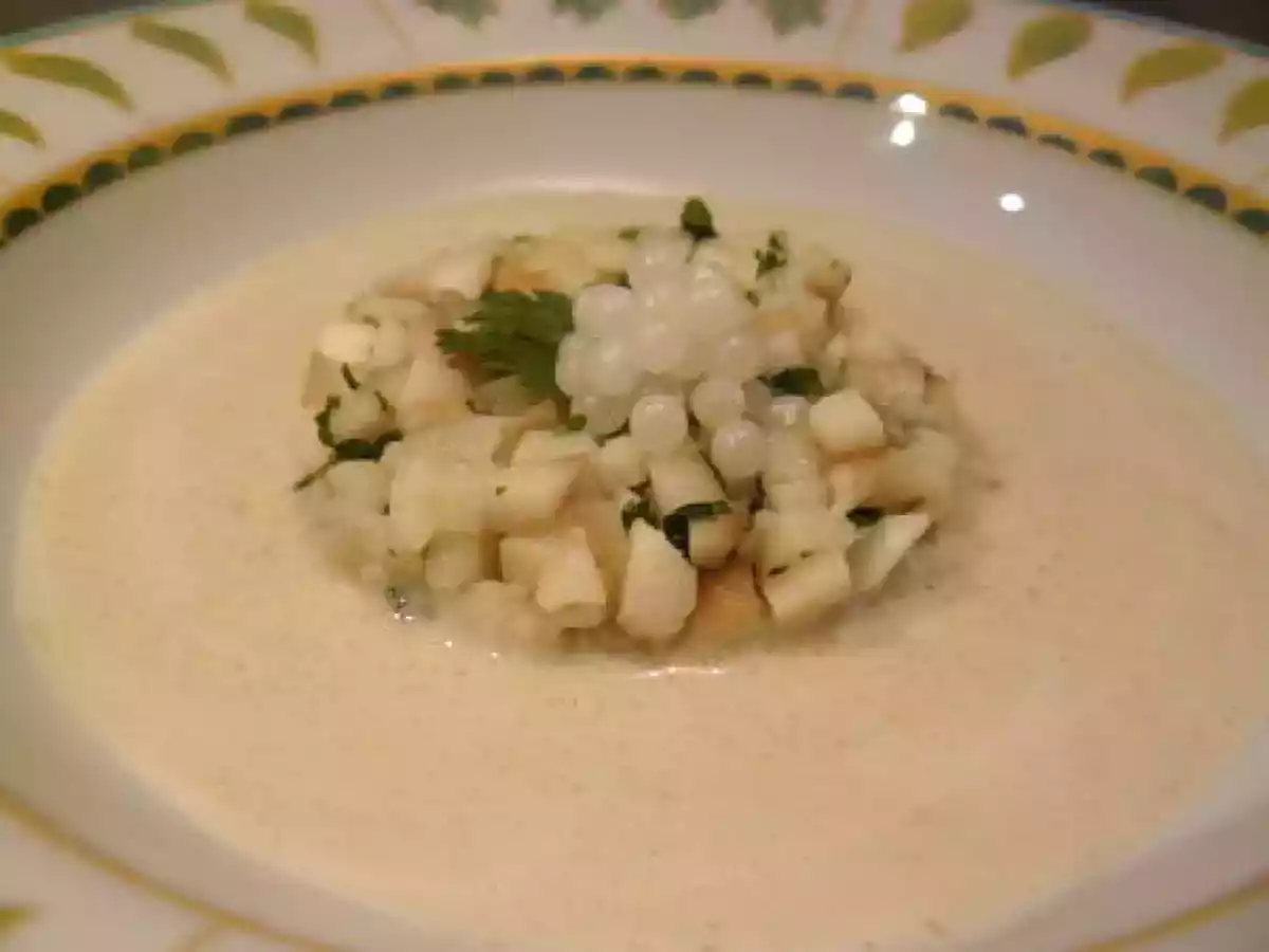 Velouté froid de cépes et son tartare aux perles De Jaeger ...