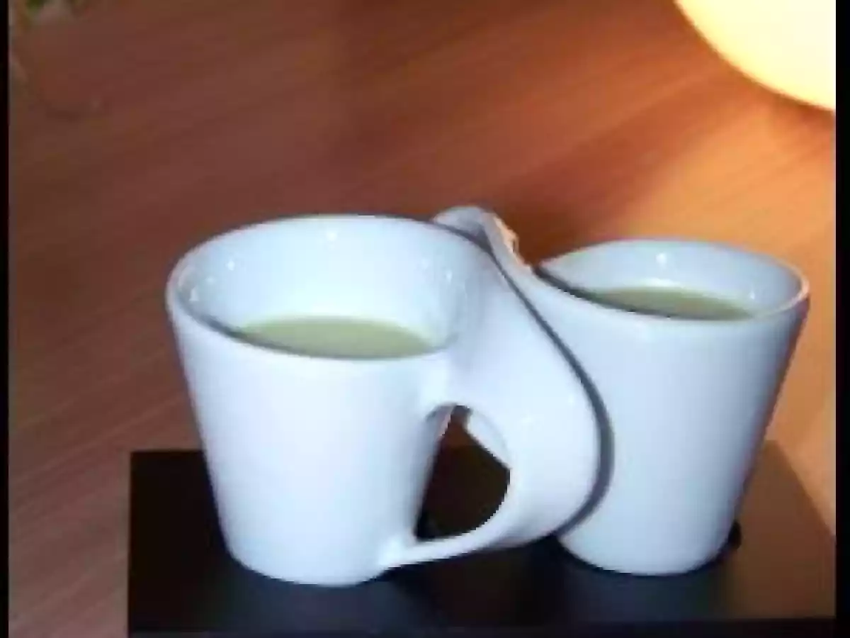 Velouté glacé d'avocat au piment d'espelette