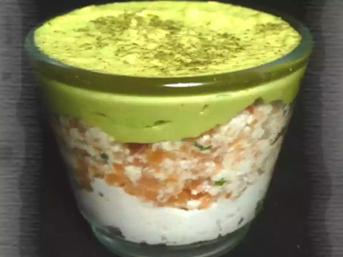 Verrine à l'avocat, au saumon fumé & au fromage frais