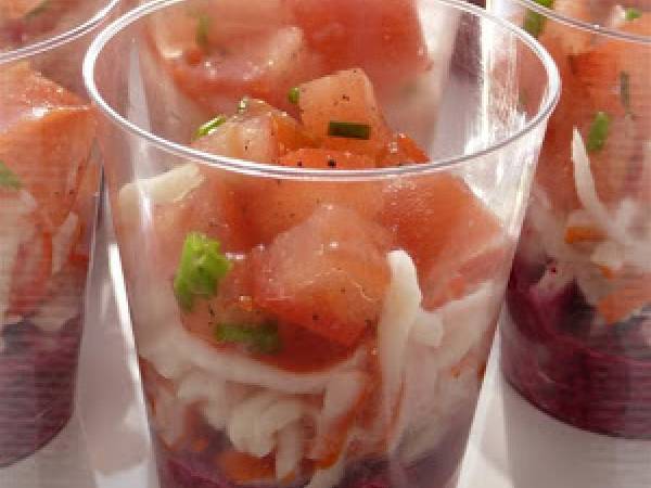 Verrine apéritive à la betterave, au surimi & à la tomate