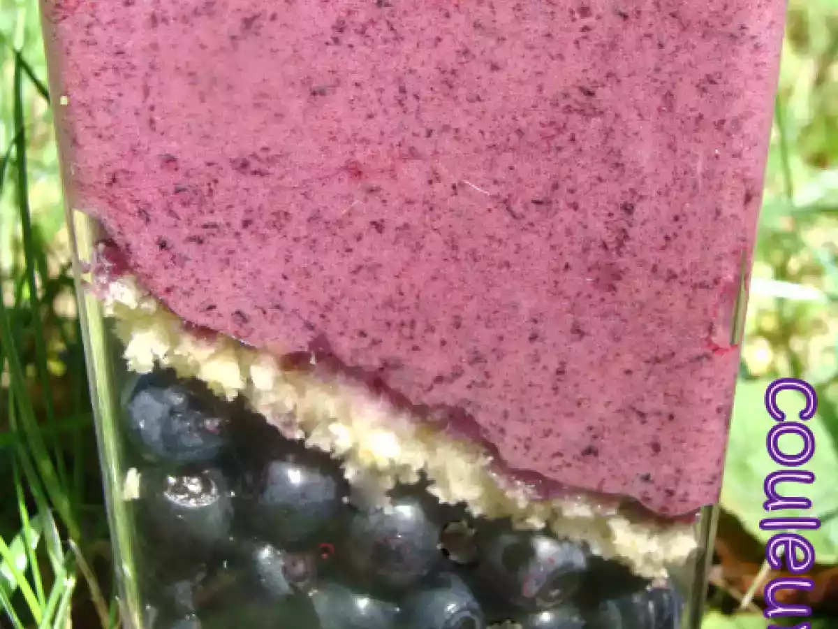 Verrine aux myrtilles en double texture