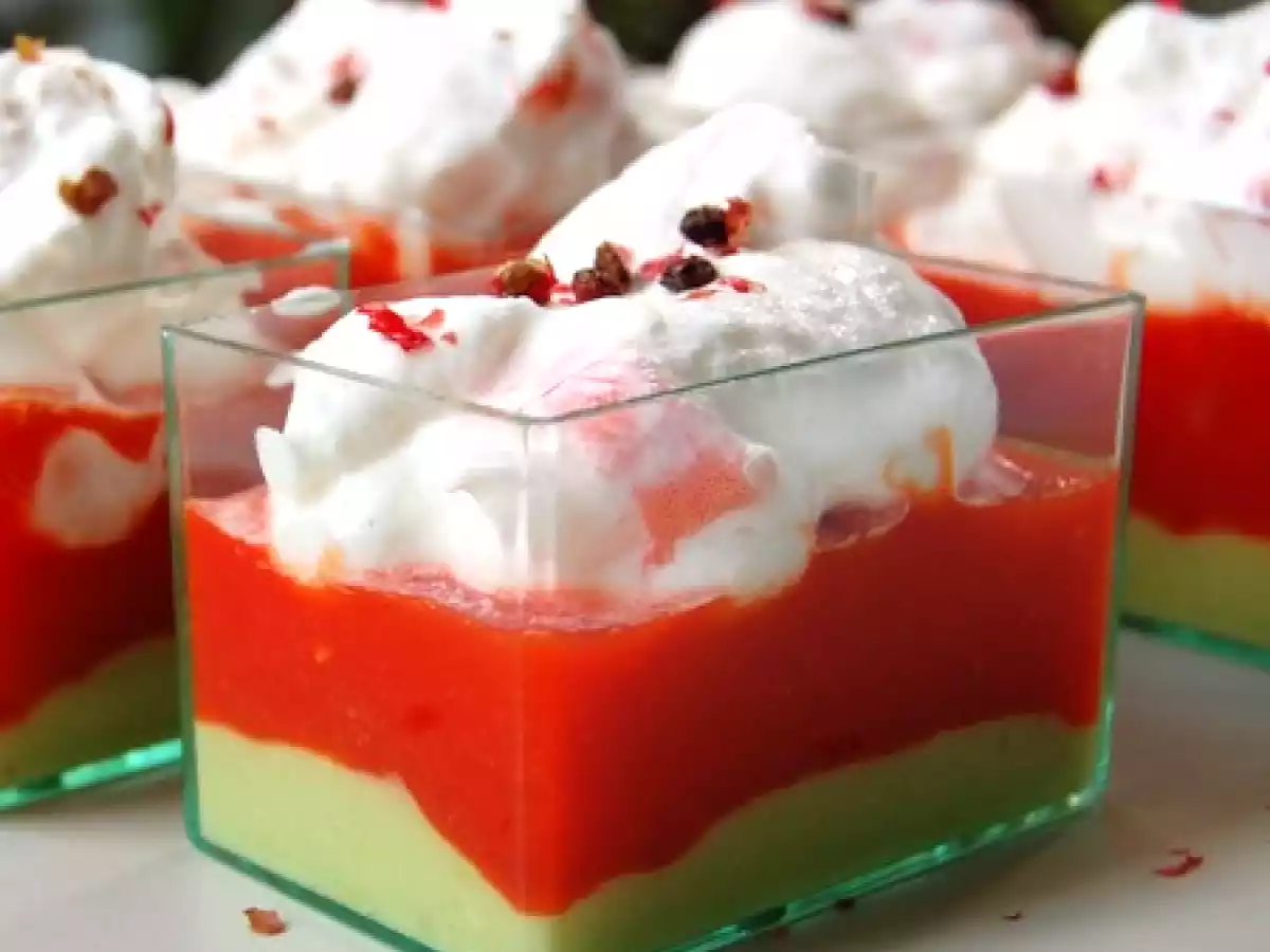 Verrine avocat, poivron & crème fouettée aux crevettes...