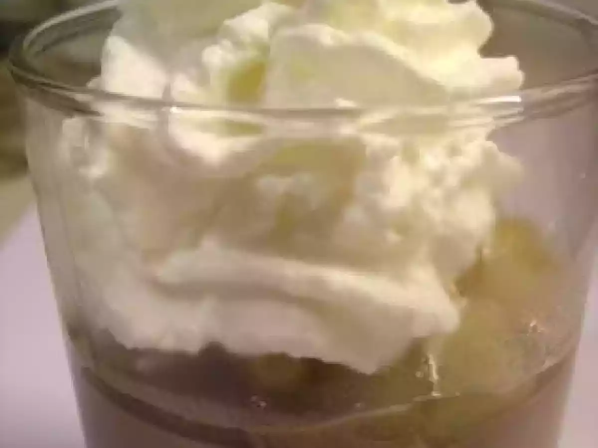 Verrine chocolat, poire, chantilly