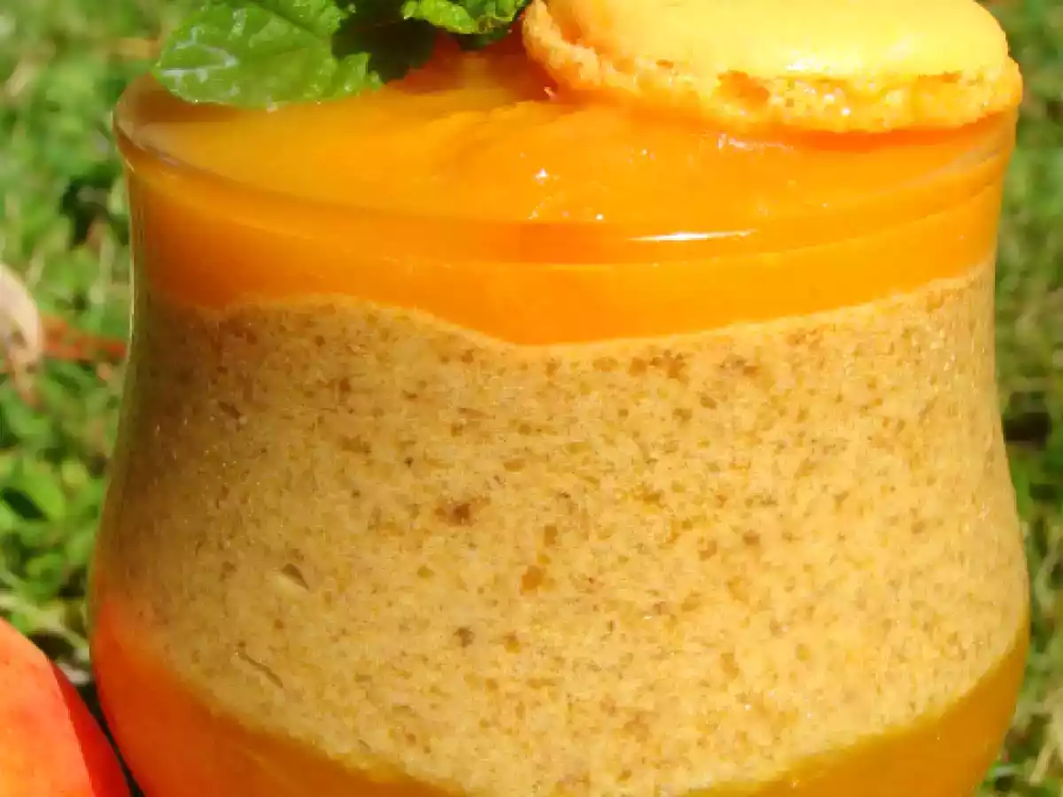 Verrine d'abricots poêlés au miel à la mousse de pain d'épices