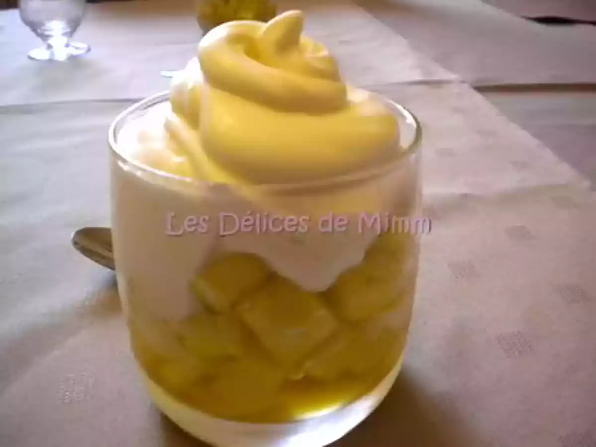 Verrine d'ananas au coulis de fruits de la passion et espuma Pina Colada