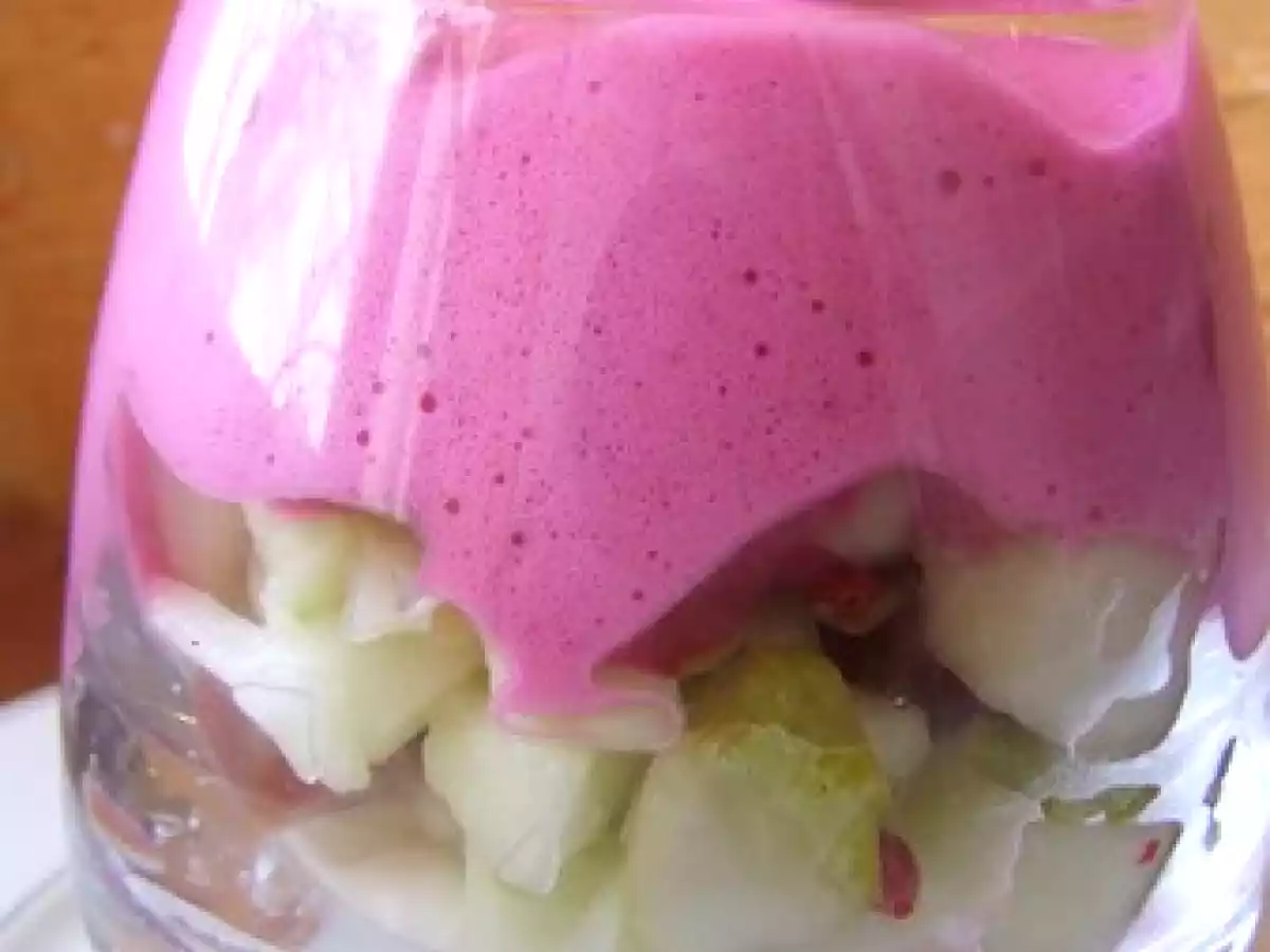 Verrine d'endive à la pomme & baies roses, espuma de betterave