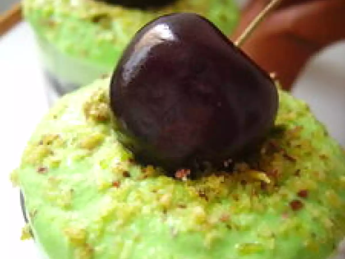 VERRINE DE CERISE À LA MOUSSE DE PISTACHE - photo 2