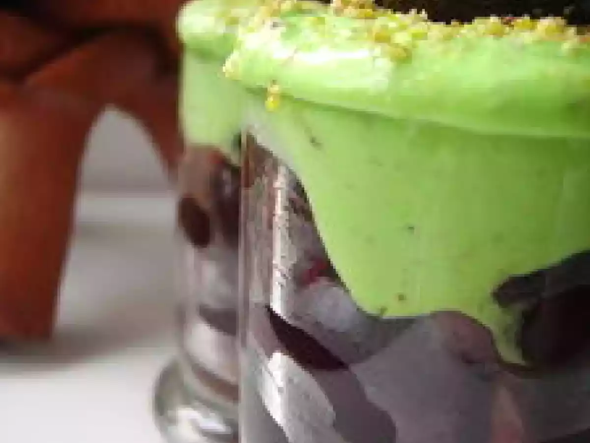 VERRINE DE CERISE À LA MOUSSE DE PISTACHE - photo 3