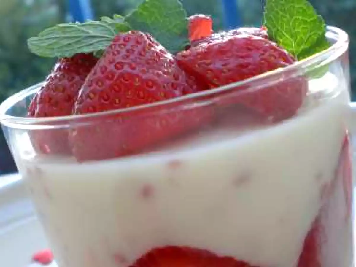 VERRINE DE CHOCOLAT BLANC & MASCARPONE à LA BRISSURE DE FRAISES