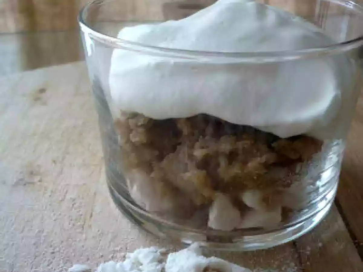 Verrine de crème de châtaignes, chantilly vanillée et meringues