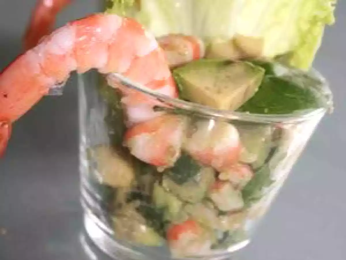 VERRINE DE CREVETTES AVOCAT ET POUSSES D'EPINARDS
