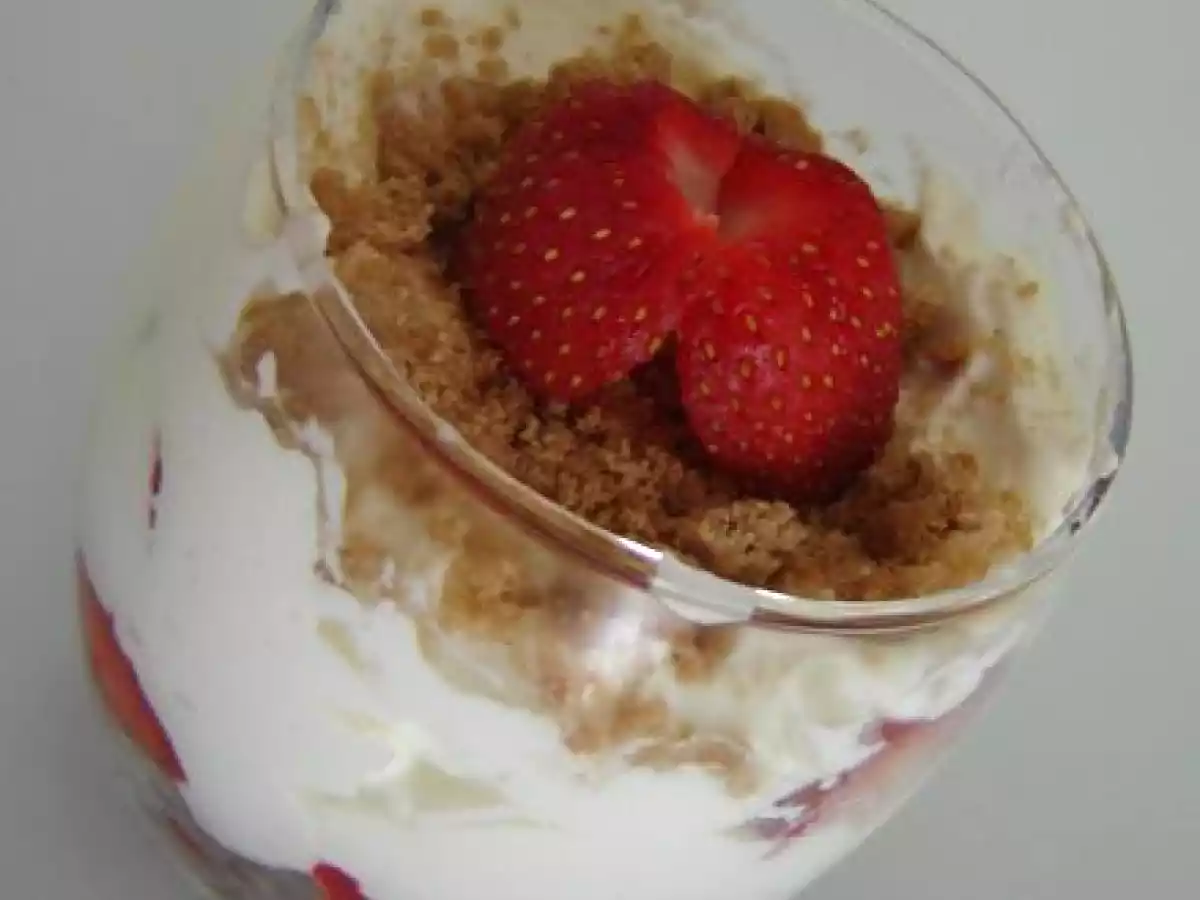 Verrine de fraises à la crème de mascarpone