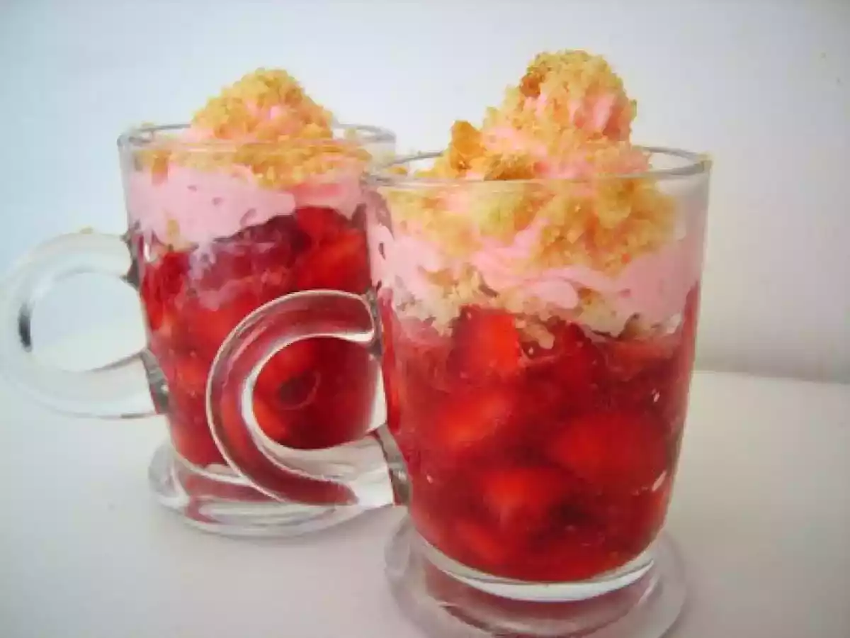VERRINE DE FRAISES CITRONNÉES ET SA MOUSSE DE RICOTTA BISCUITÉE - photo 2