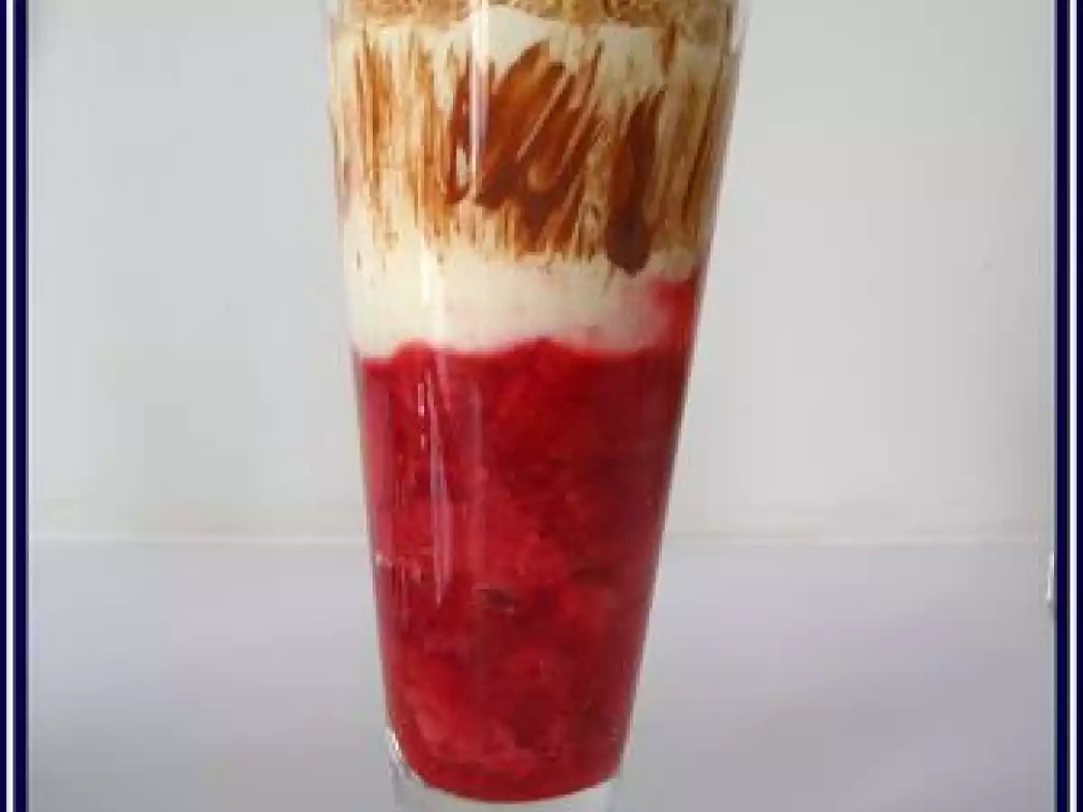 Verrine de fraises et sa mousseline à la vanille