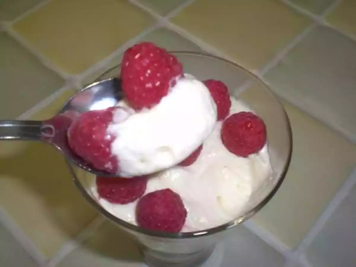 VERRINE DE MASCARPONE SUR LIT DE FRUITS ROUGES - photo 2