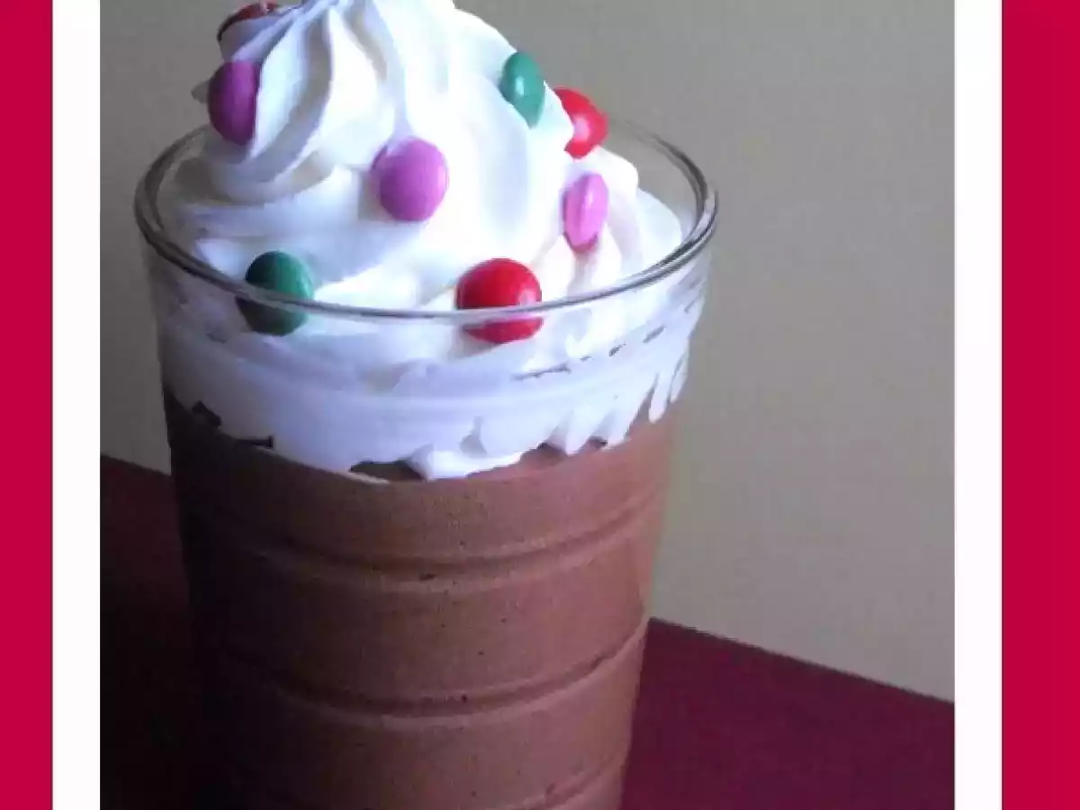 Verrine de mousse au chocolat et chantilly