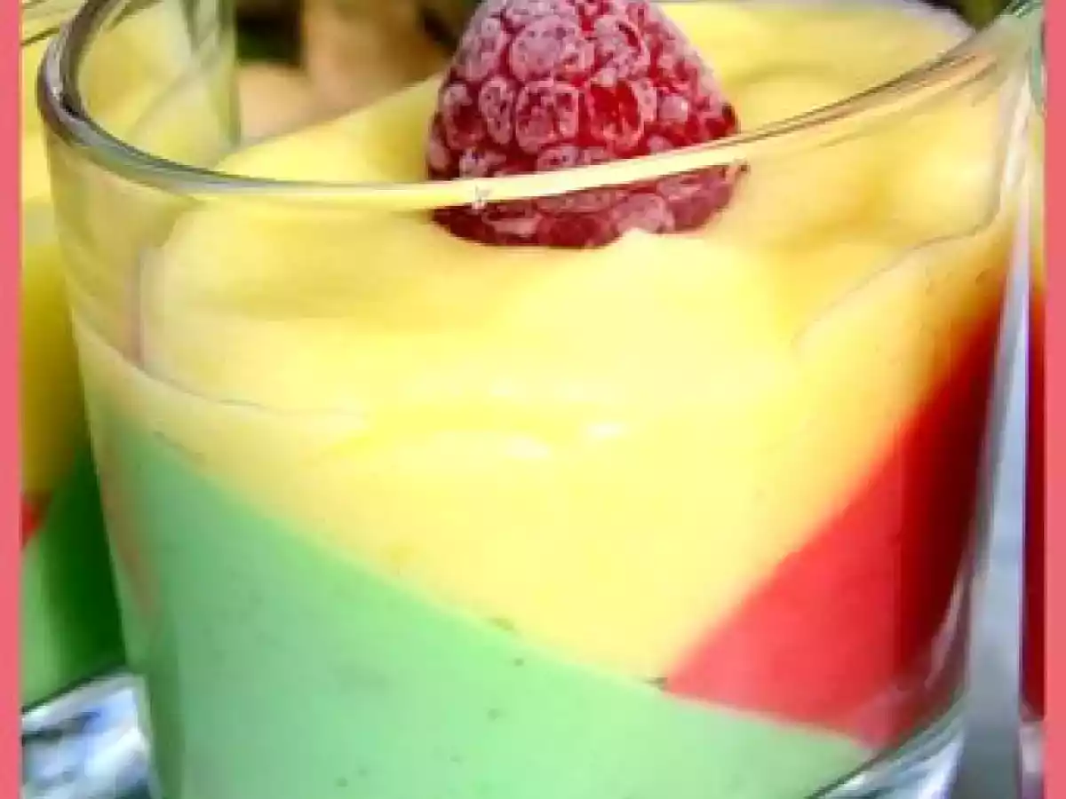 Verrine de panacottas tricolores (Framboise, Pistache et crème de citron) - photo 2