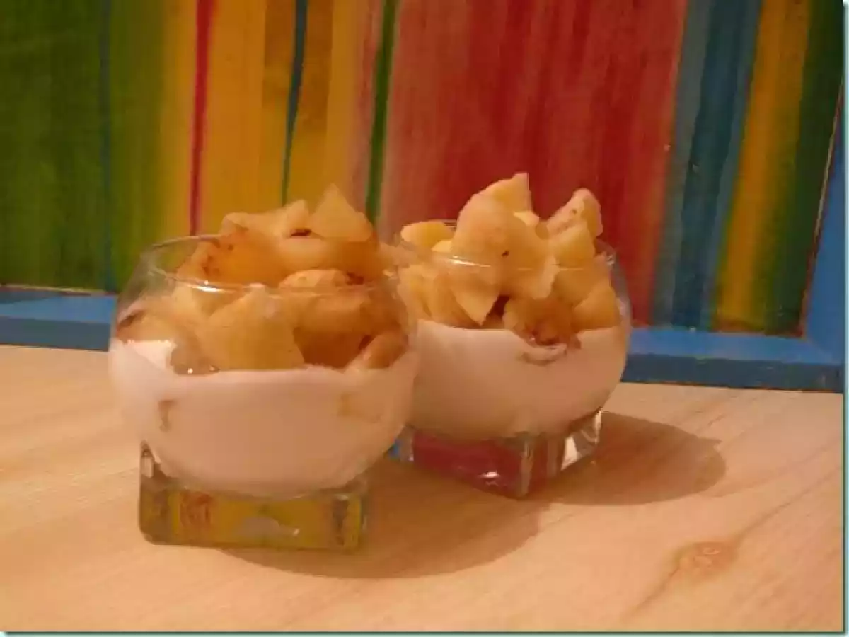 Verrine de pommes à la cannelle sur son lit de fromage blanc