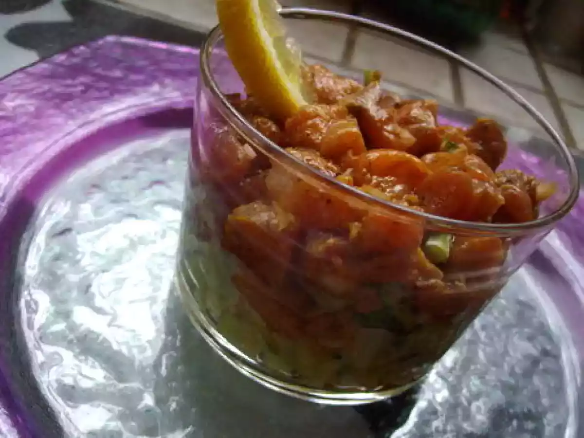 Verrine de tartare de thon rouge et kiwi