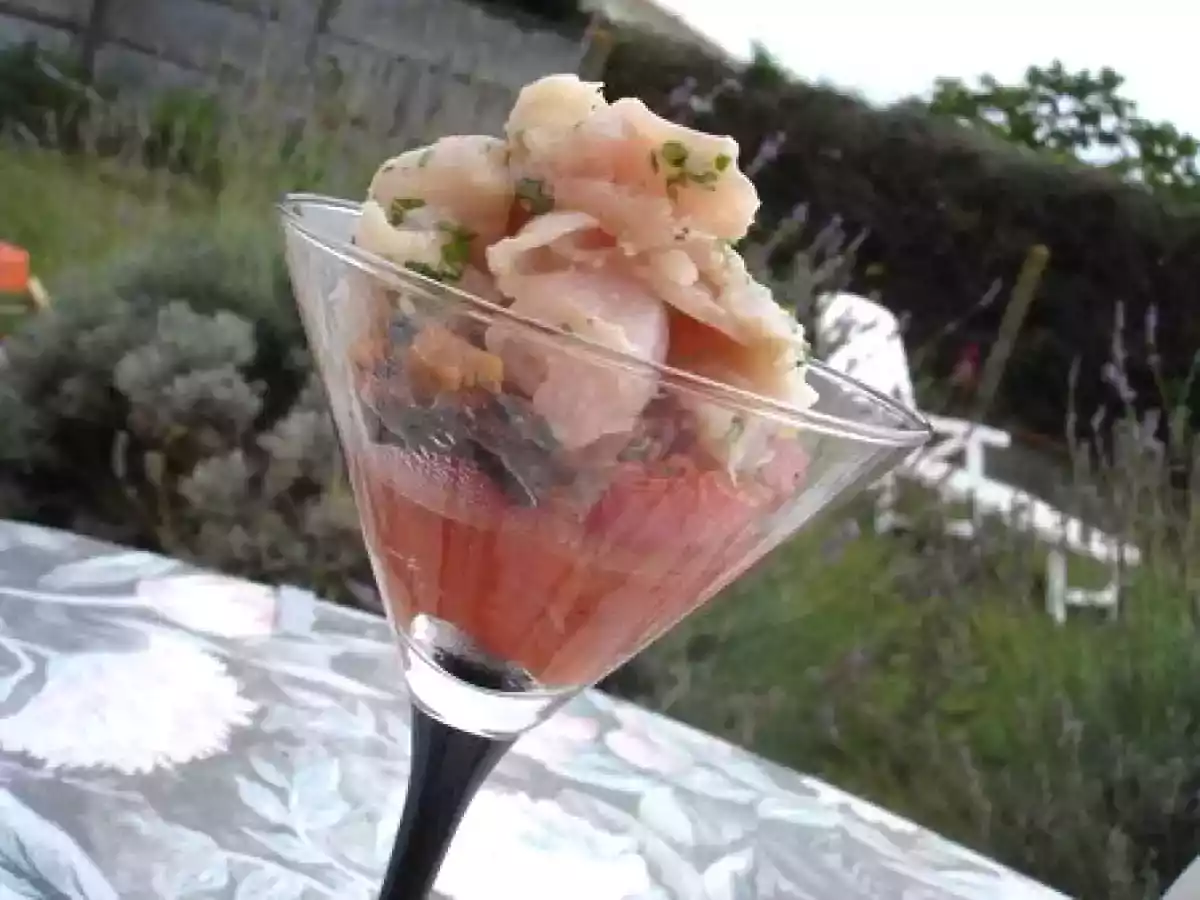 Verrine de thon cru sur des légumes braisés