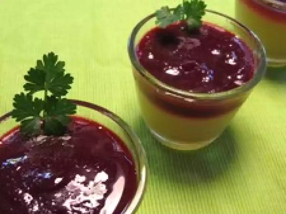 Verrine duo de crème de pois chiche et gelée de betterave