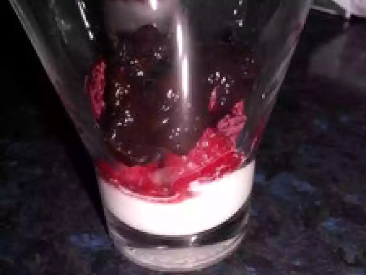 VERRINE EN ROUGE ET BLANC - photo 3