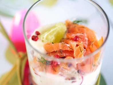 Verrine fraicheur: cucumber, yogurt and smoked salmon