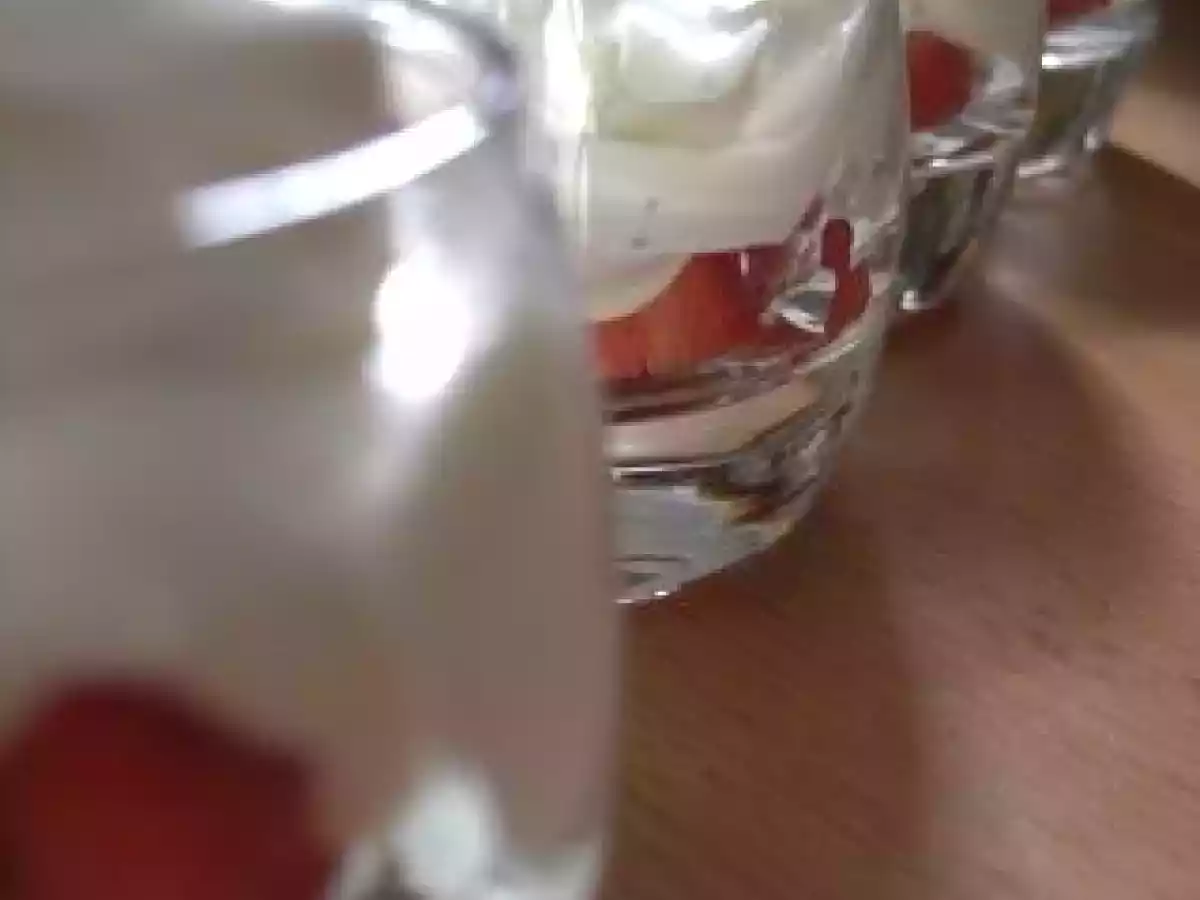 Verrine fraise, crème chiboust - photo 2