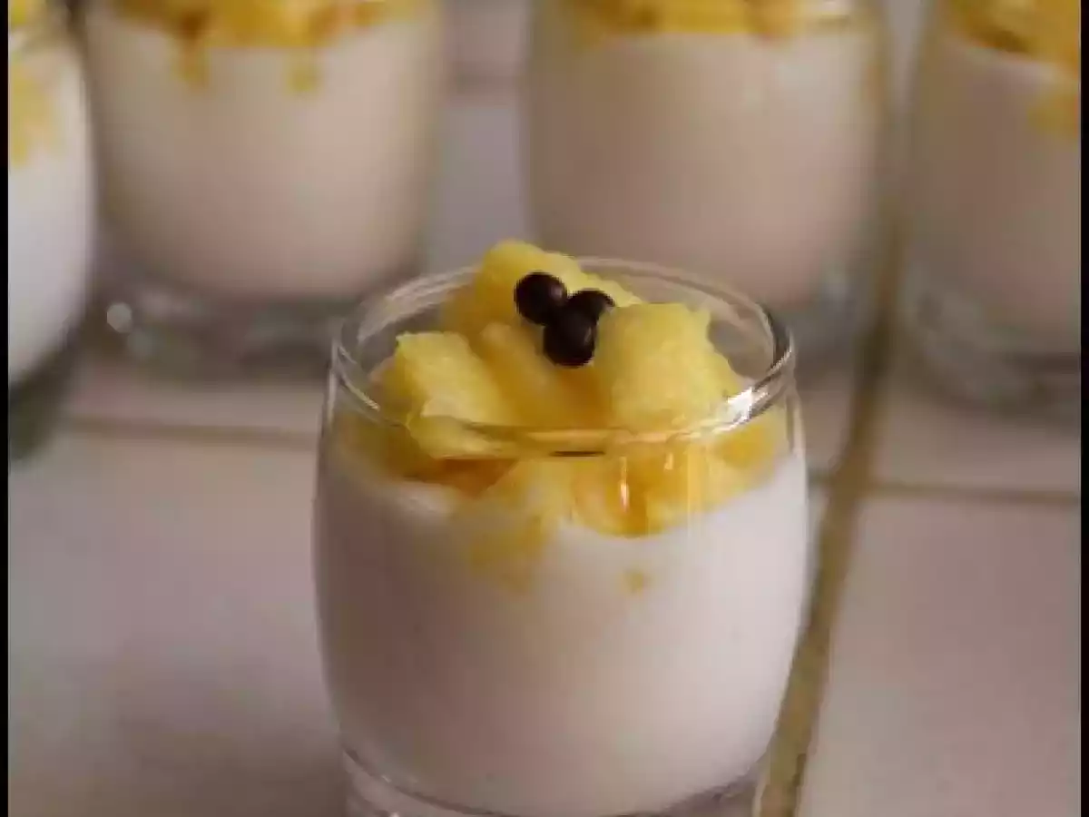 Verrine légèrement exotique de fromage frais à l'ananas