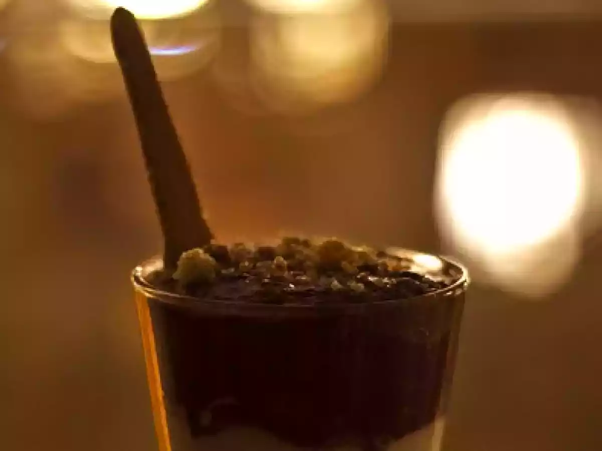 Verrine mousse au chocolat, crumble framboise et crème mascarpone