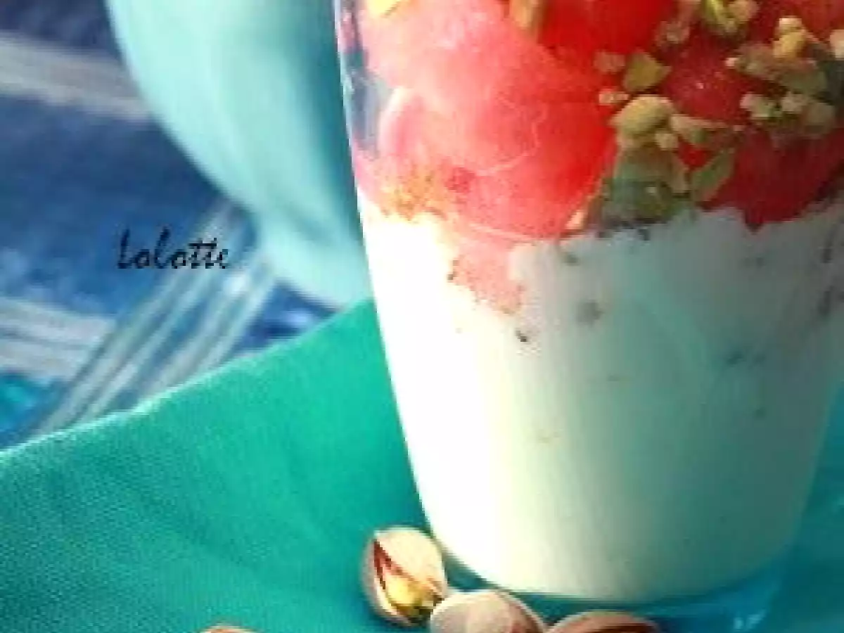 Verrine Pastèque, yaourt, miel, pistache
