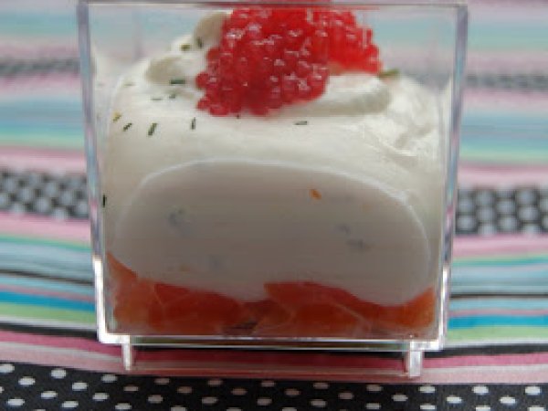 Verrine Saumon Fume Et Creme A L Aneth Coiffee D Oeufs De Lump