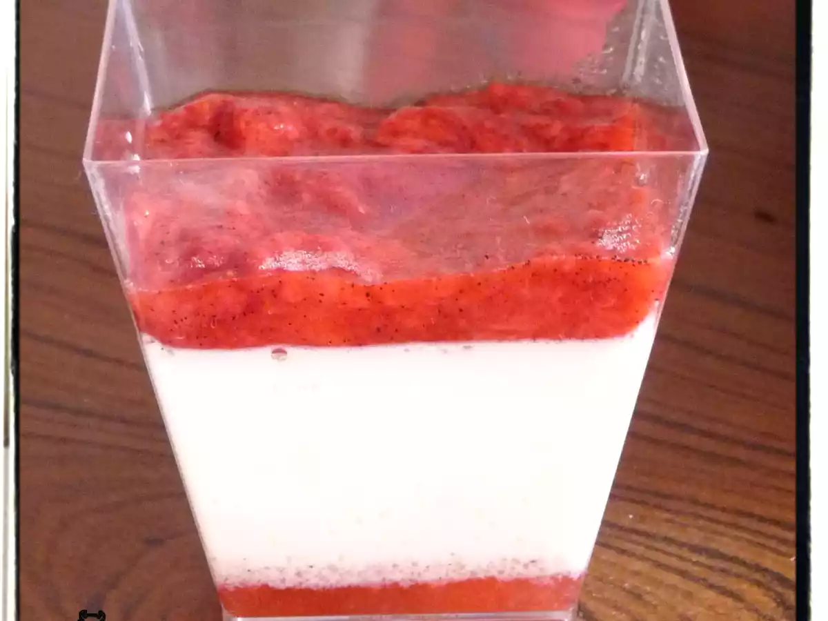 Verrine soja avec coulis de fraise