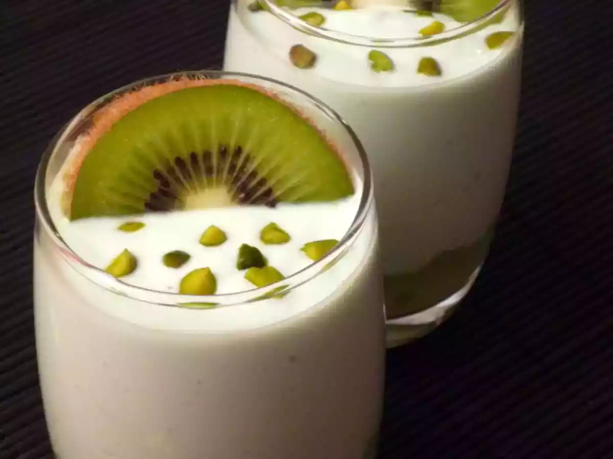 Verrine toute verte saveur pistache et kiwis au sirop de litchi